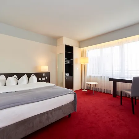 Berlin Airport - Conference Centre By Ihg Schoenefeld