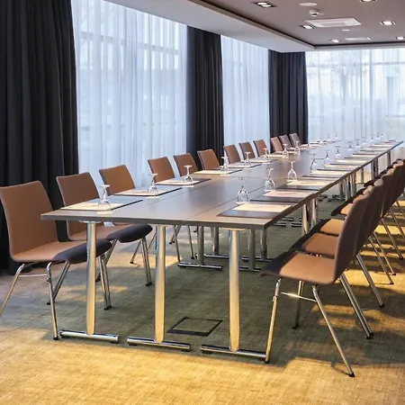 Berlin Airport - Conference Centre By Ihg 4*