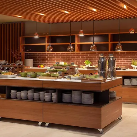 Hotel Berlin Airport - Conference Centre By Ihg 4*