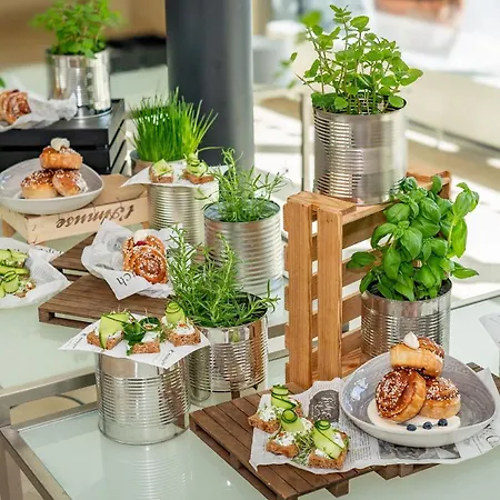 Berlin Airport - Conference Centre By Ihg Hotel 4*