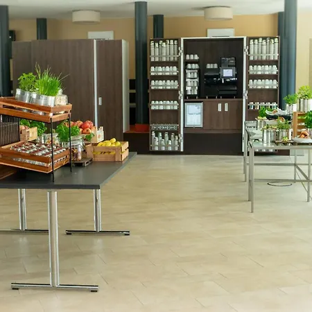 Berlin Airport - Conference Centre By Ihg 4*