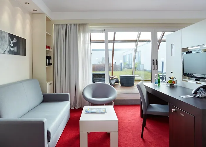 Hotel Berlin Airport - Conference Centre By Ihg 4*