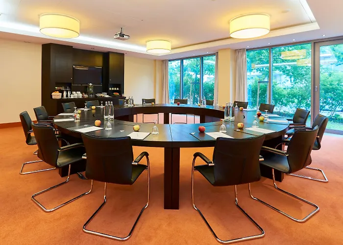 Hotel Berlin Airport - Conference Centre By Ihg 4*