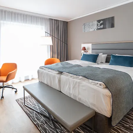 Berlin Airport - Conference Centre By Ihg Hotel 4*