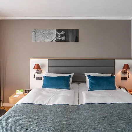 Hotel Berlin Airport - Conference Centre By Ihg 4*
