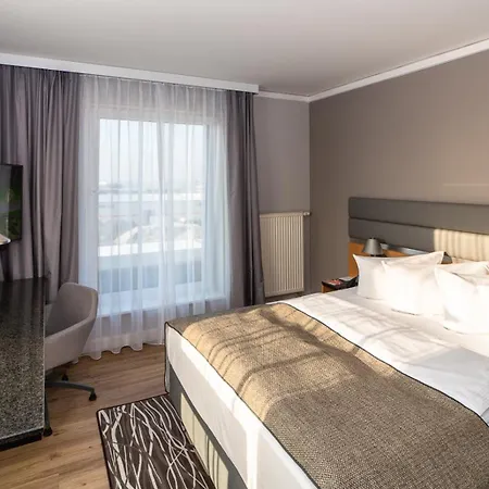 Hotel Berlin Airport - Conference Centre By Ihg 4*
