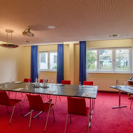 Berlin Airport - Conference Centre By Ihg Schönefeld