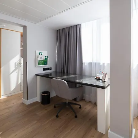 Berlin Airport - Conference Centre By Ihg Schoenefeld