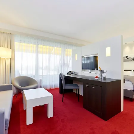 Berlin Airport - Conference Centre By Ihg 4*