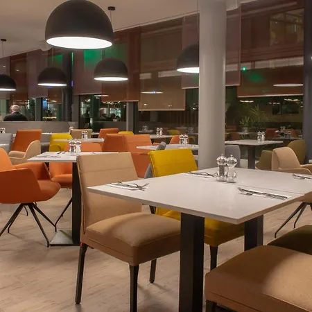 Hotel Berlin Airport - Conference Centre By Ihg 4*