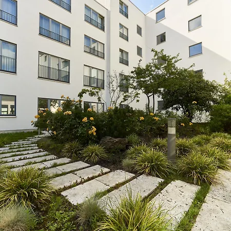 Hotel Berlin Airport - Conference Centre By Ihg