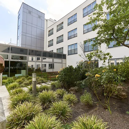 Berlin Airport - Conference Centre By Ihg Schoenefeld