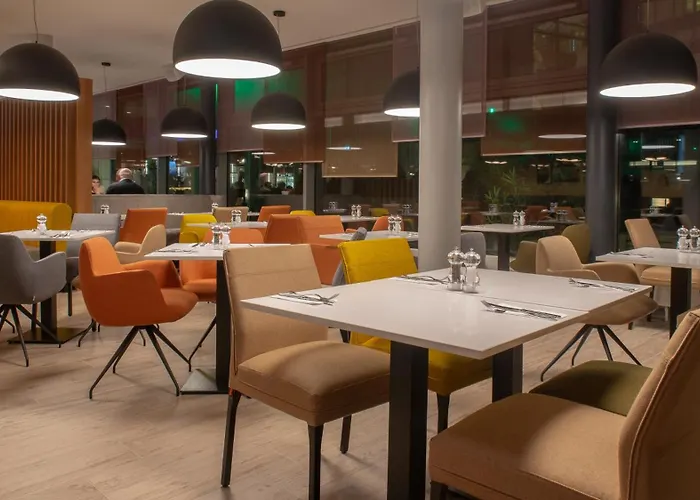 Hotel Berlin Airport - Conference Centre By Ihg 4*